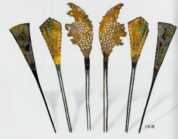 《大秦帝国》中宣太后的发型有些不符合年纪