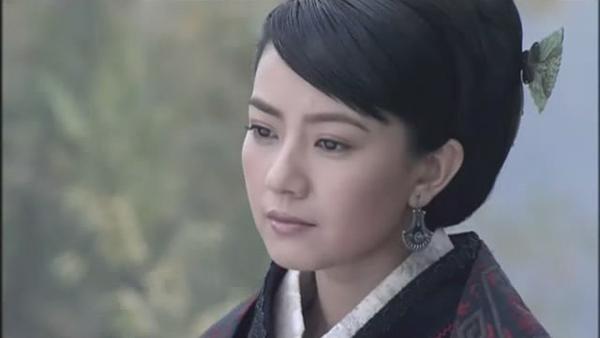 《大秦帝国》中宣太后的发型有些不符合年纪