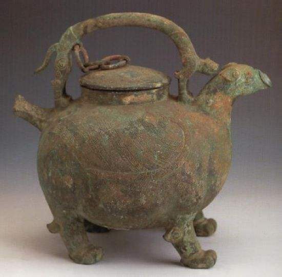 《大秦帝国》中宣太后的发型有些不符合年纪