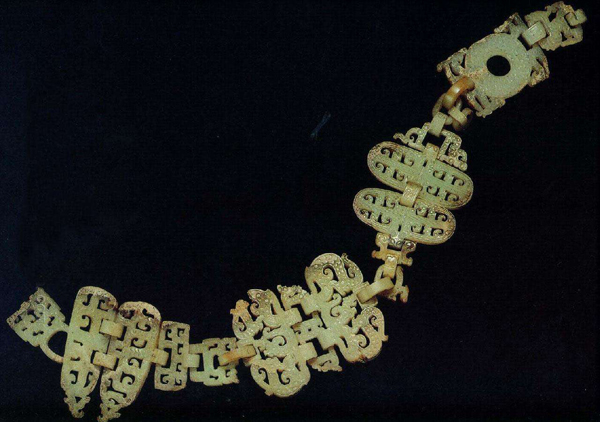 《大秦帝国》中宣太后的发型有些不符合年纪