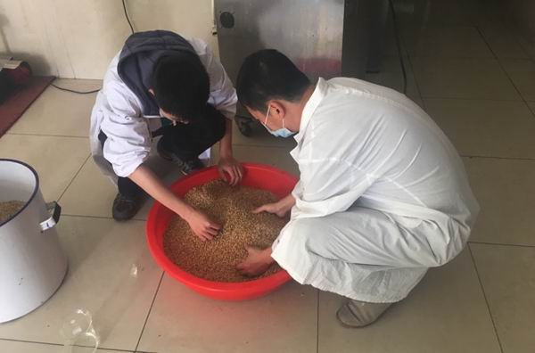 上课时酿点儿啤酒、喝点儿白酒，华东理工这门课选修人数爆棚