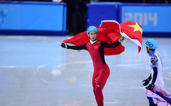 他霸气回应韩国“小动作”引人民日报点赞，几年前他只是陪练