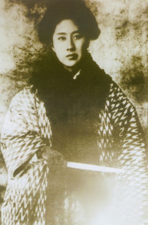 金星的现代社会“女诫”：换不起鞋的，就主动裹上脚