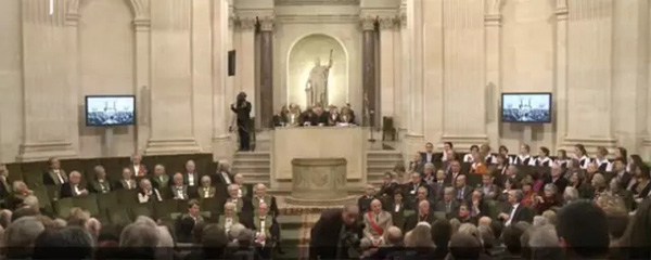 巴黎申奥委发布英文宣传口号，引发了一场“法语保卫战”