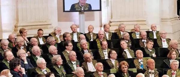 巴黎申奥委发布英文宣传口号，引发了一场“法语保卫战”