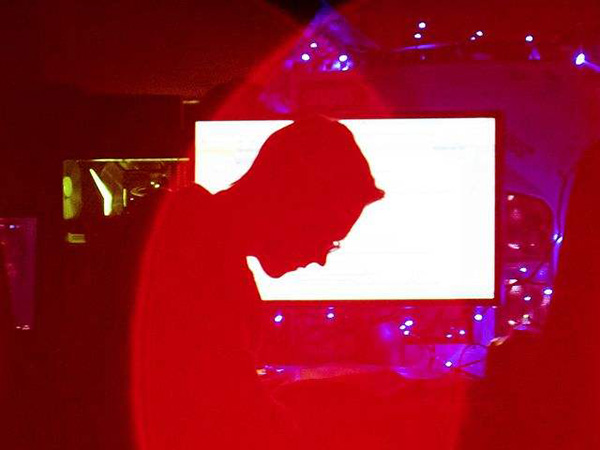 注意！通过你电脑LED灯的闪烁，黑客可读取密码等机密信息