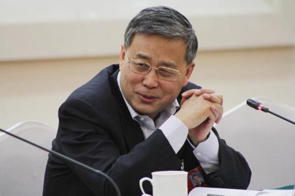 学者型官员站上新舞台：原山东省长郭树清接任中国银监会主席