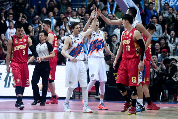 他的得分能力让杜兰特都崇拜，但更值得我们尊敬的是这些细节