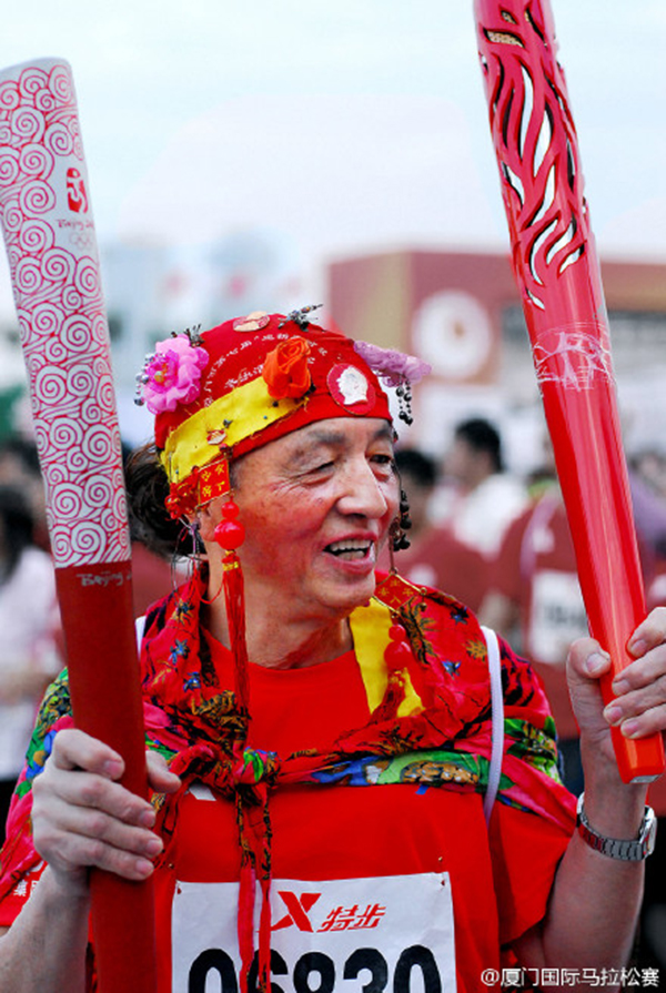 80岁跑者罹患癌症：变卖奥运火炬治病，不愿接受捐助