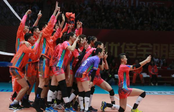 这是中国排球职业化开端吗，三代排球人齐聚，孙晋芳热泪盈眶