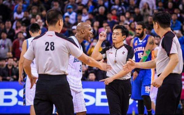 篮协：沪深战判罚正确，“比赛最后阶段交给球员”概念不存在