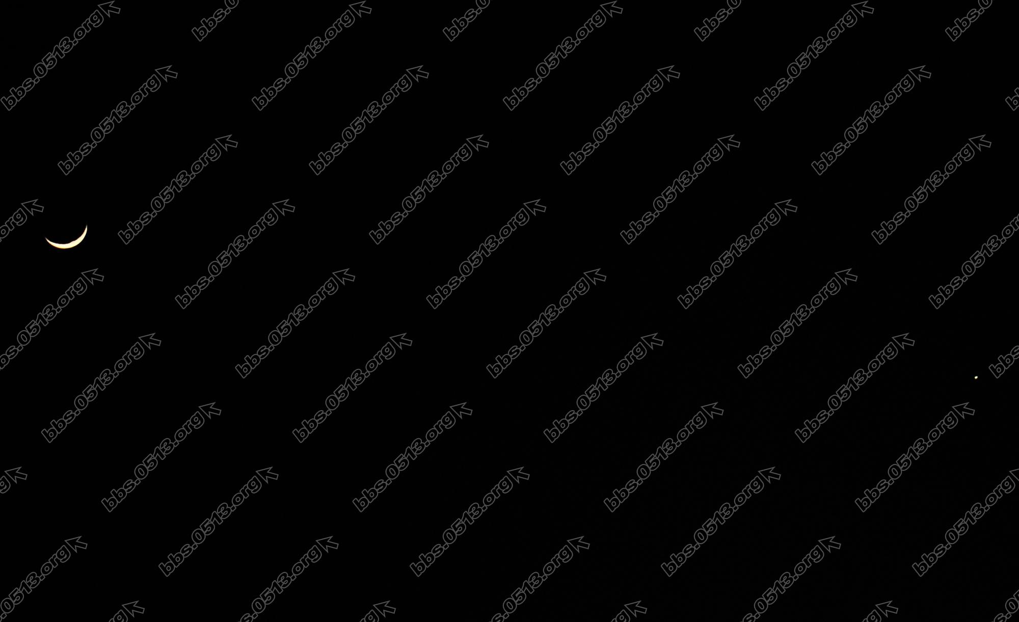 南通上空 上演金星合月 (3).jpg