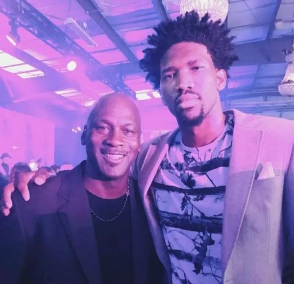 “大帝”恩比德又赛季报销了，这三年他只打了31场比赛