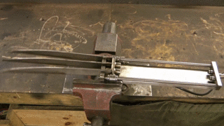 想和金刚狼一样钢筋铁骨？你有两条路可以选