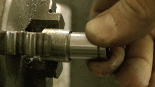 想和金刚狼一样钢筋铁骨？你有两条路可以选