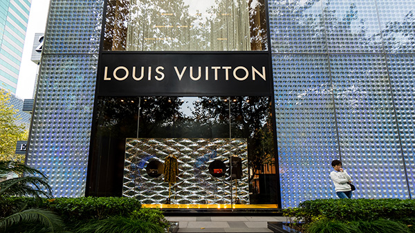 线下销售萎靡，奢侈品纷纷牵手电商