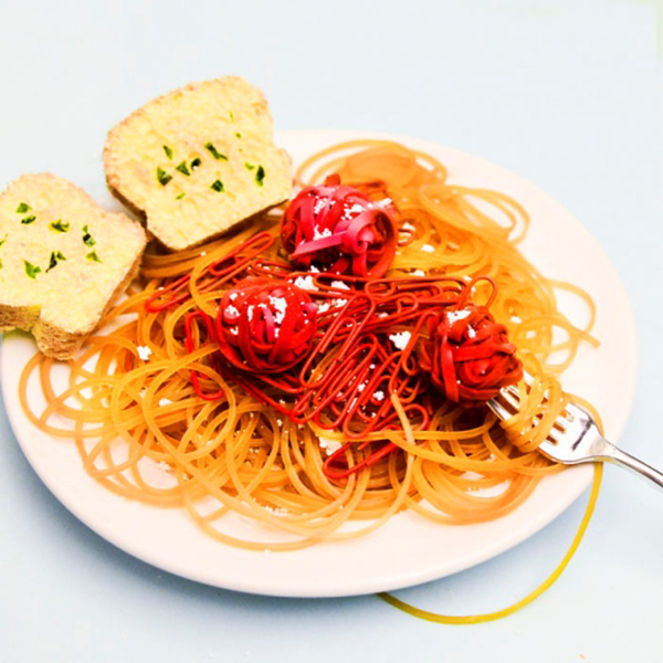 这位摄影师用日常生活品做出了各种“食物”