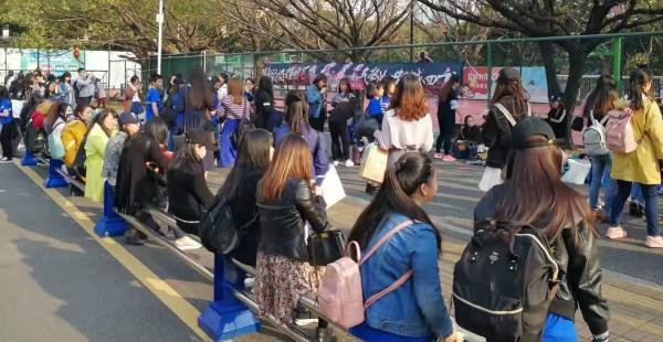 张继科粉丝购买门票总计200万元，我们和他的迷妹聊了聊