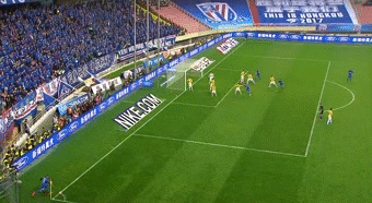 特维斯成了申花“真大腿”，但野兽的脾气还要摸摸清