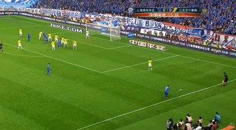 特维斯成了申花“真大腿”，但野兽的脾气还要摸摸清