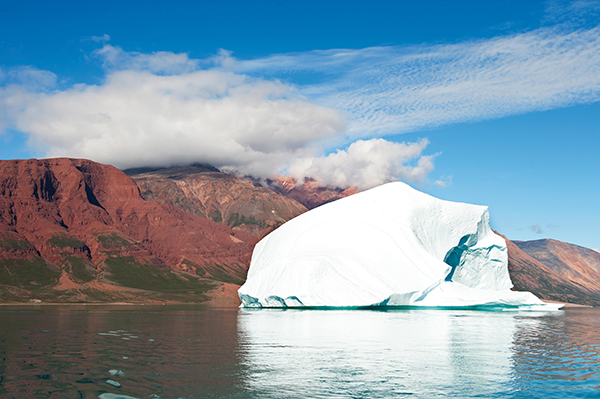 野路子 | 格陵兰岛大岩壁攀登，把床挂在悬崖上睡觉