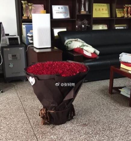 宁泽涛24岁了，粉丝为他在纽约时代广场买了庆生广告