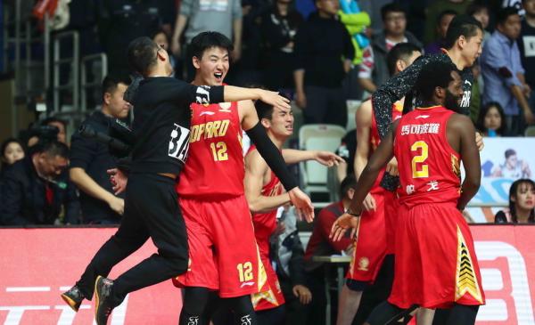 还会有第二个“寂寞大神”吗，这不仅是属于上海男篮的困局