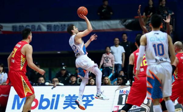 还会有第二个“寂寞大神”吗，这不仅是属于上海男篮的困局