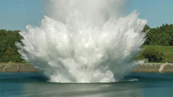 美国担心恐怖分子核爆袭击港口城市，于是用水下爆炸做了模拟