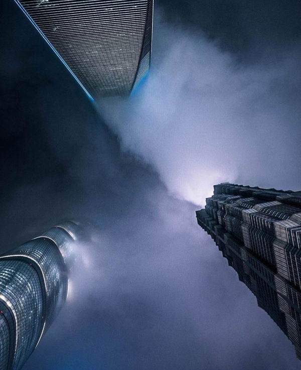 她用手机记录下的魔幻一夜，这真的是上海吗