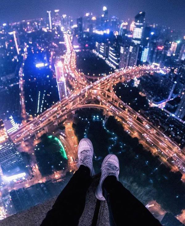 她用手机记录下的魔幻一夜，这真的是上海吗