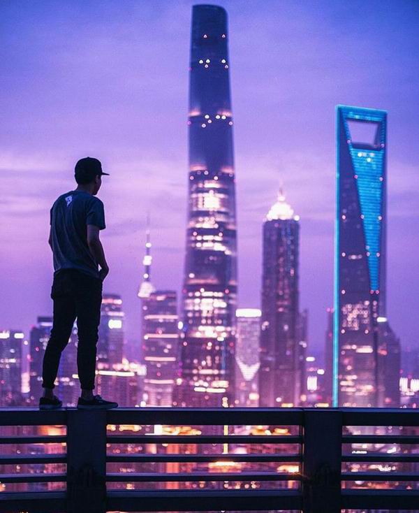 她用手机记录下的魔幻一夜，这真的是上海吗