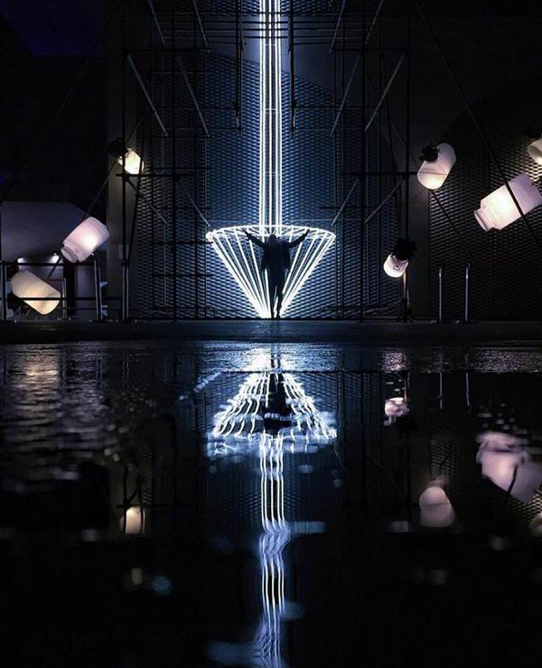 她用手机记录下的魔幻一夜，这真的是上海吗