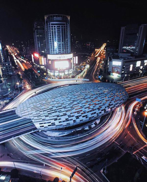 她用手机记录下的魔幻一夜，这真的是上海吗