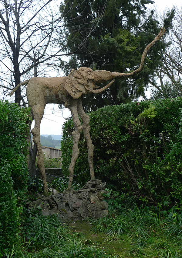 小丑、尘埃与炼金术士，在加泰罗尼亚遇见达利