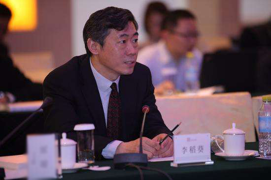 李稻葵：解决房地产调控问题，靠房地产税是不灵的