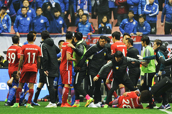 昔日“金童”单刀不进点球踢飞，闯荡中超光靠颜值远不行