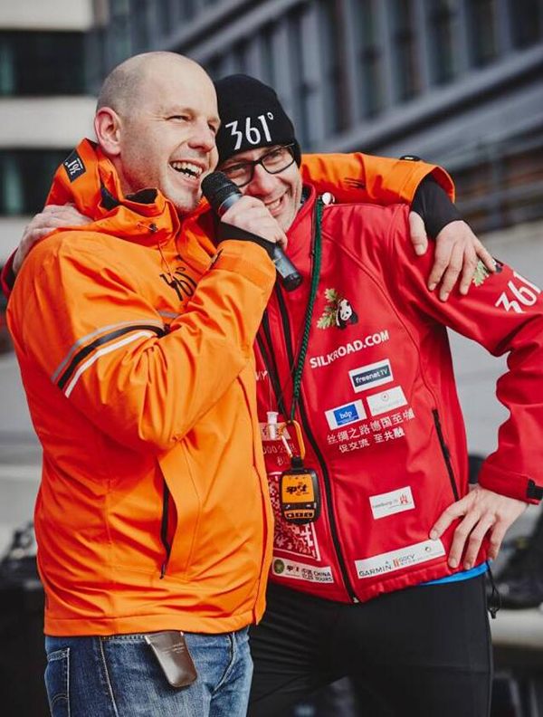 德国跑者1.2万公里跑到中国，他说这是支持“一带一路”