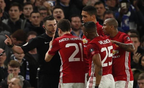 穆里尼奥带红魔回切尔西会发生什么，“裁判有不可思议潜力”