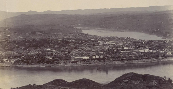 看展览｜朝天门往事：以地标码头为圆点，记录百年重庆