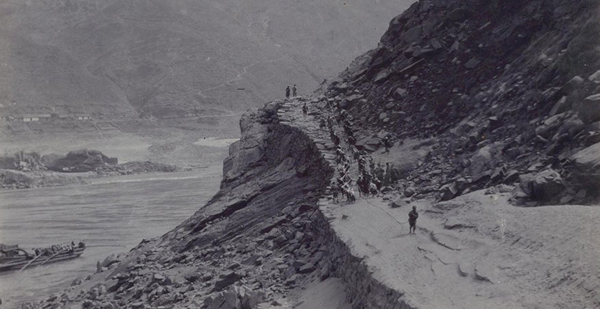 看展览｜朝天门往事：以地标码头为圆点，记录百年重庆