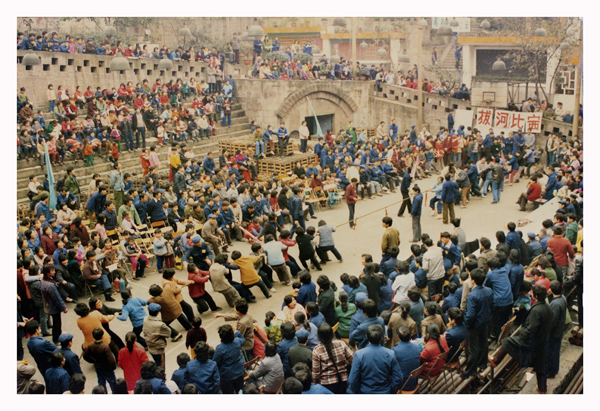 看展览｜朝天门往事：以地标码头为圆点，记录百年重庆