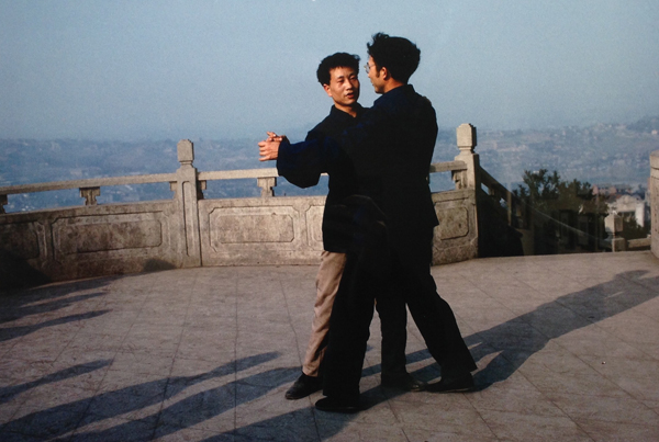 看展览｜朝天门往事：以地标码头为圆点，记录百年重庆