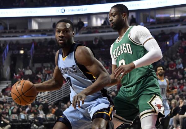 韦德手肘骨折常规赛报销，这是他在芝加哥的最后绝唱吗