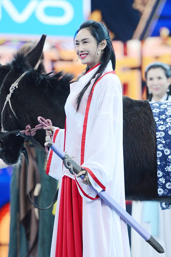 看电视丨朱茵22年后再现“紫霞仙子”