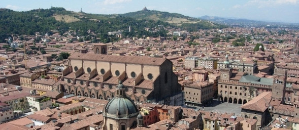 为钱所困 vs 喝酒打架：中世纪大学生的求学生涯