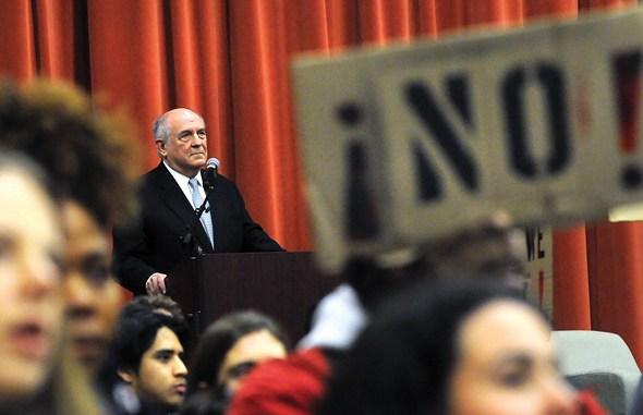 国际思想周报｜美国大学过于“安全”？法国的政治“灾难”