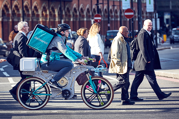 趣看｜把厨房搬上自行车，现场外卖烹饪或指日可待