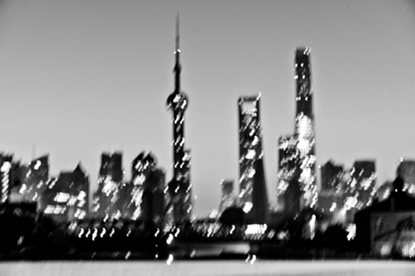 行走在2016最后一天，用黑白照片记录上海司空见惯的日常