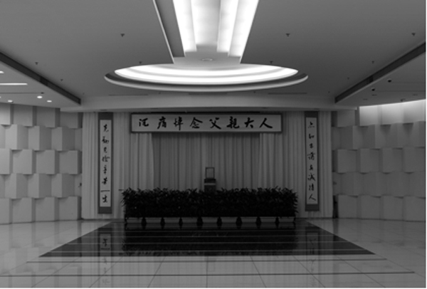 行走在2016最后一天，用黑白照片记录上海司空见惯的日常